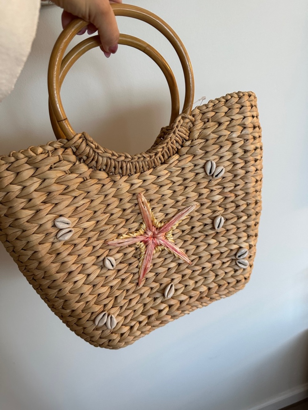 Natural Straw Handbag with Shell Accents - Beige